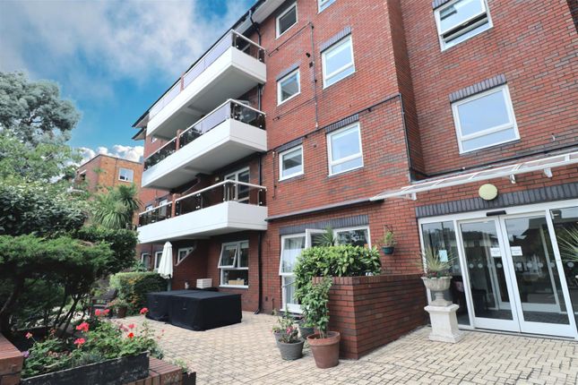 1-bed flat on Flat 36 Heathside, Finchley Road, London, £270,000