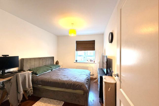 Flat 3, Honeysuckle Court, 15, Damson Way, Carshalton photo 5