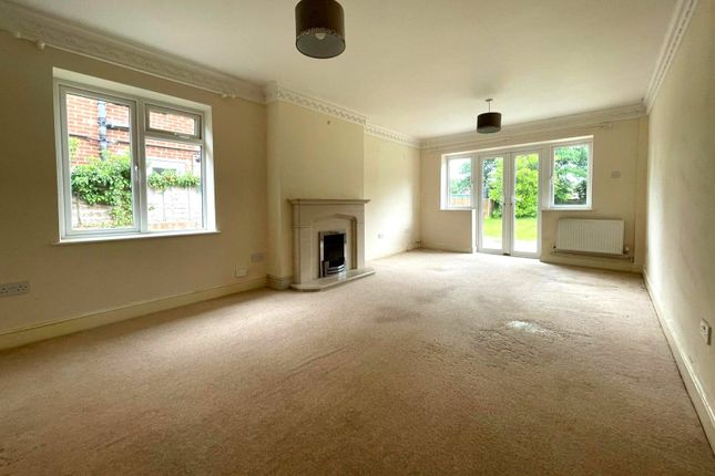 42, Wood Street, Ash Vale photo 3