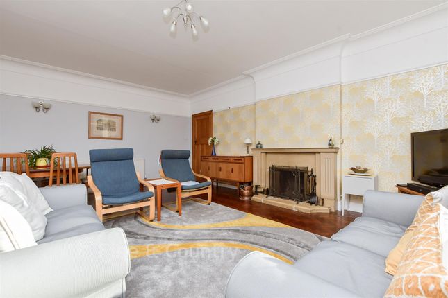74, Kingsgate Avenue, Broadstairs photo 3