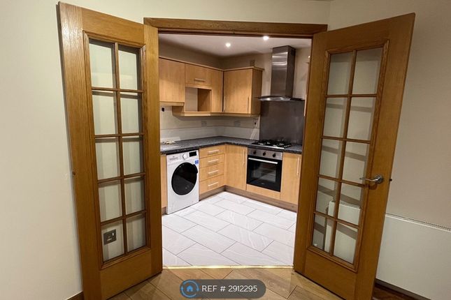 Flat, Sandringham Court Skerne Walk, Kingston Upon Thames photo 3