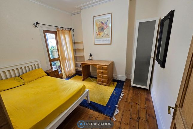 Room to rent in Wellington Gardens, Charlton