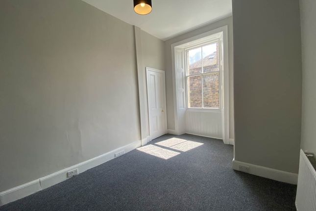 Flat to rent in Gilmore Place, Edinburgh