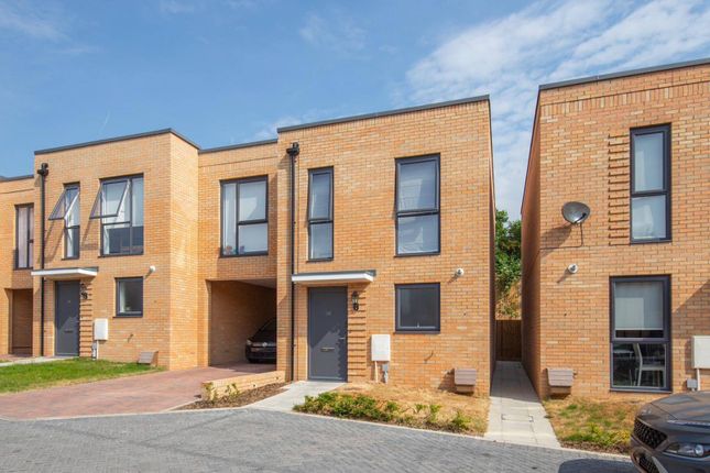 Curton Close, Harrow photo 2
