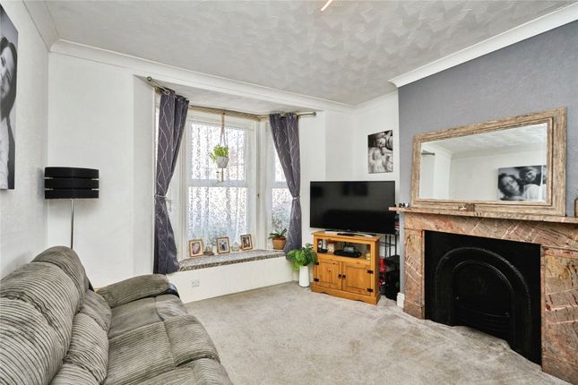 32, Fitzroy Street, Isle of Wight photo 3