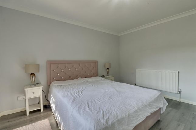 8, Godiva Lawn, Southsea photo 4