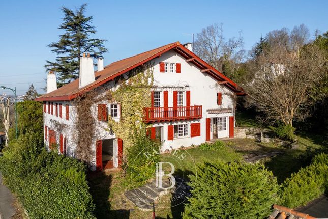Detached house for sale in Mouguerre, 64990, France