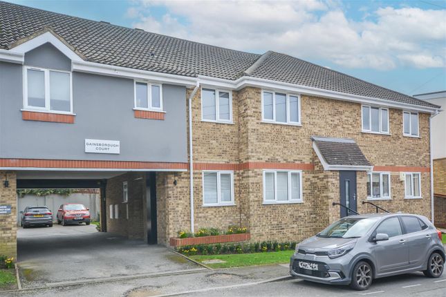 2-bed flat on 3 Gainsborough Court, Great Eastern Road, Brentwood, £250,000