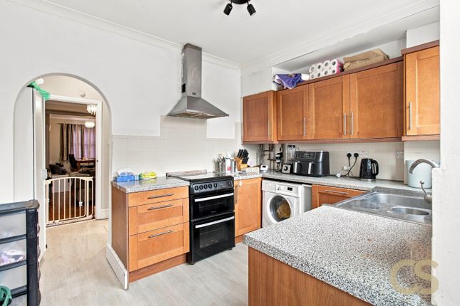 15 Burleigh Road, Cheshunt, Hertfordshire photo 3