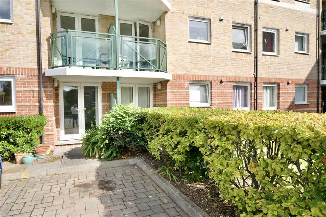 Flat 12, Swannery Court, Commercial Road, Weymouth photo 4