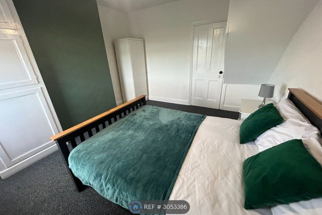 Room   Wood Lane, Shirebrook, Mansfield photo 3