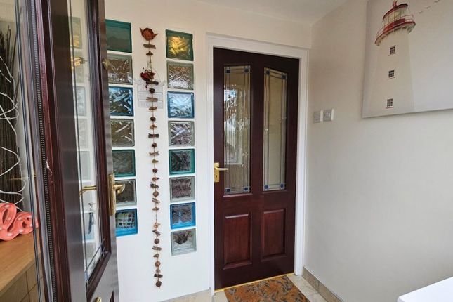 23, Oakwood Drive, Heaton. Bolton. photo 4