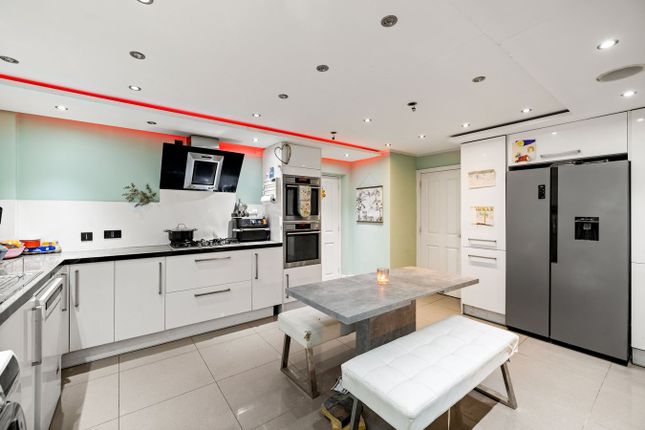 1 Meadow Way, Shooters Hill, Dover photo 2