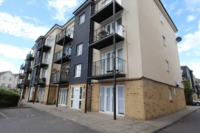 Flat for sale in 181, Blackthorne Road, Ilford