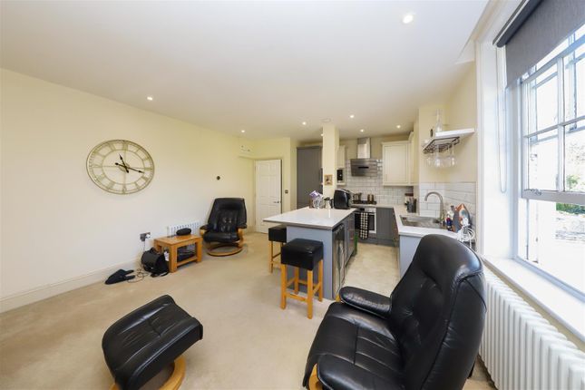 6 Harefield House, High Street, Harefield photo 4