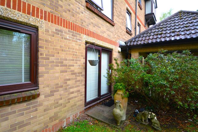 Flat 1, Stokes Court, Diploma Avenue, London photo 2