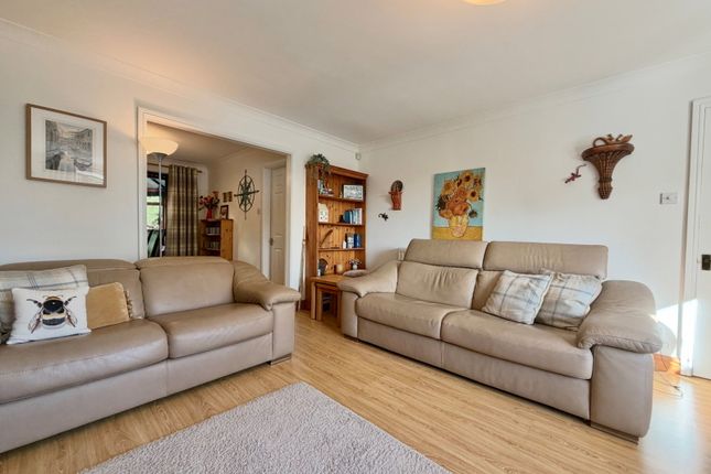 8, Calder Rise, Dudley photo 4