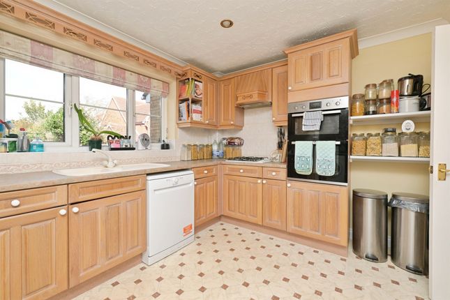 6, Stephenson Close, Peterborough photo 2