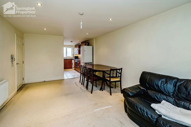 Flat for sale in Sandown Court, Chairborough Road, High Wycombe, Buckinghamshire