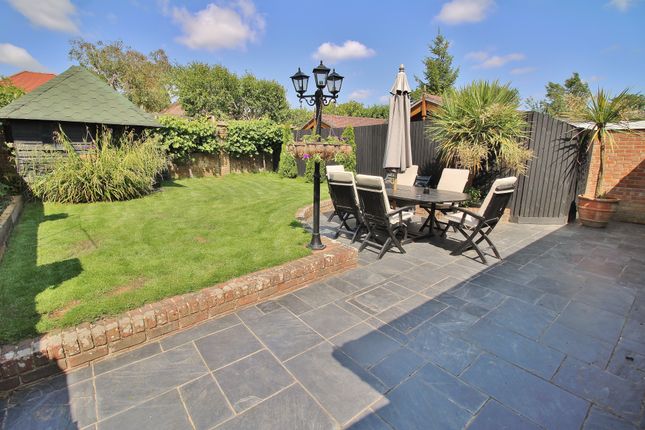 8, Hazelwood Avenue, Havant photo 4