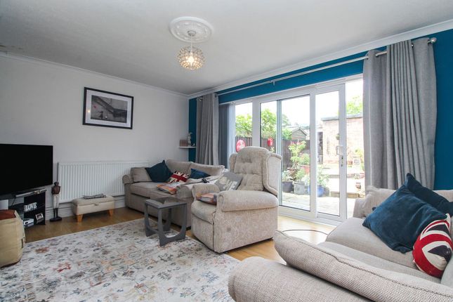 52, Waveney Avenue, Bedford photo 2