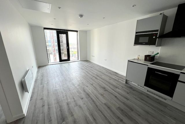 Thumbnail Flat to rent in Charles Street, Cardiff