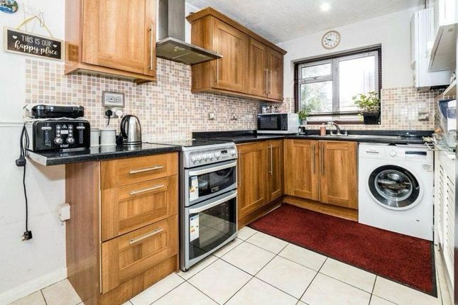 266, Tiptree Crescent, Ilford photo 4