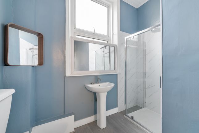 Earls Court Road - Room 3, 231 Earls Court Road, London photo 3