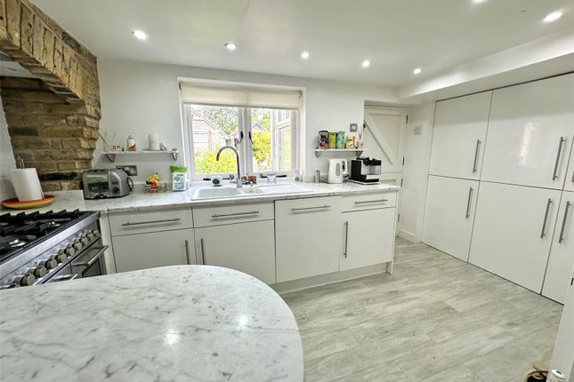 2 Oaktree Cottage,, Waters Green, Hampshire photo 2