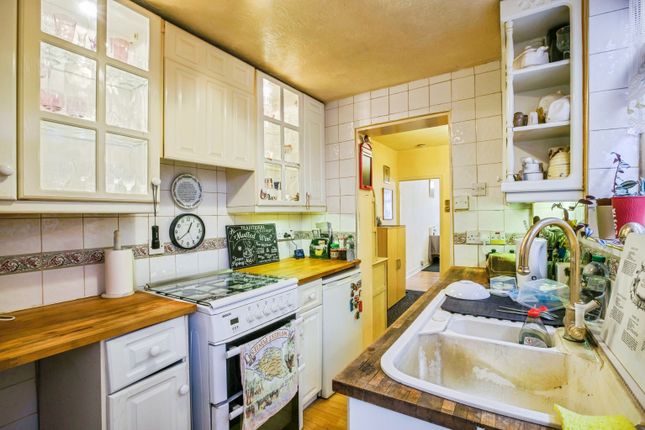 3, Alma Place, Thornton Heath photo 4