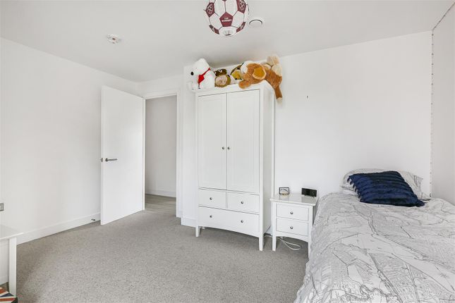 Flat for sale in Scholars Court, Harrison Drive, Cambridge