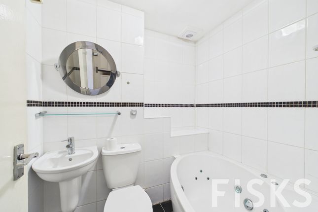 Flat Flat 35, Saxon Court, London Road, Benfleet photo 4