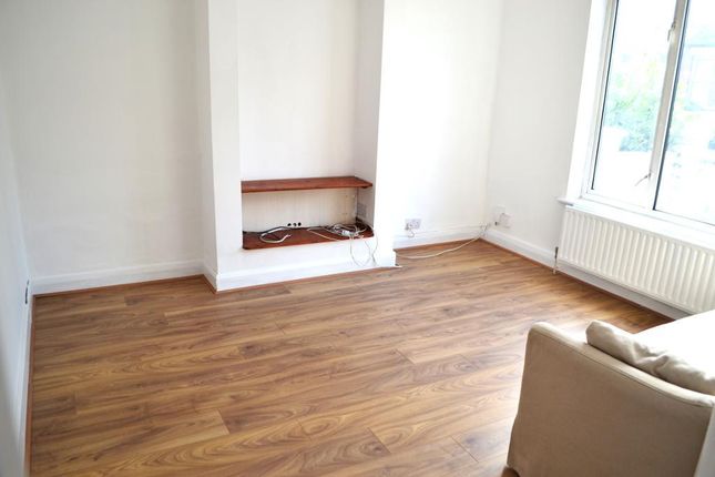 63, Haydons Road, London photo 2