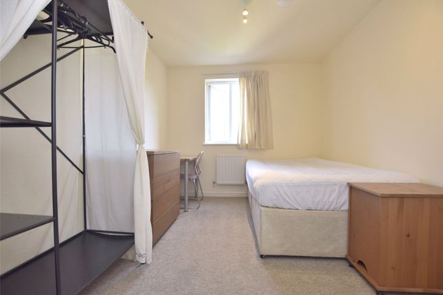 Room 2, 91, Sheldons Court, Cheltenham photo 4