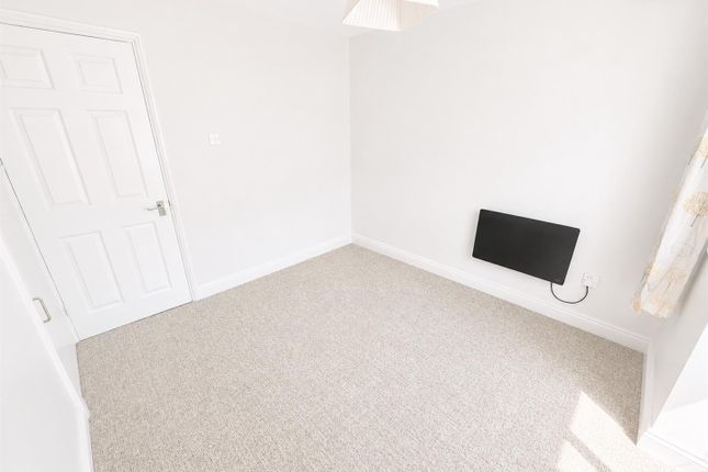 11, Gainsborough Road, Corby photo 5