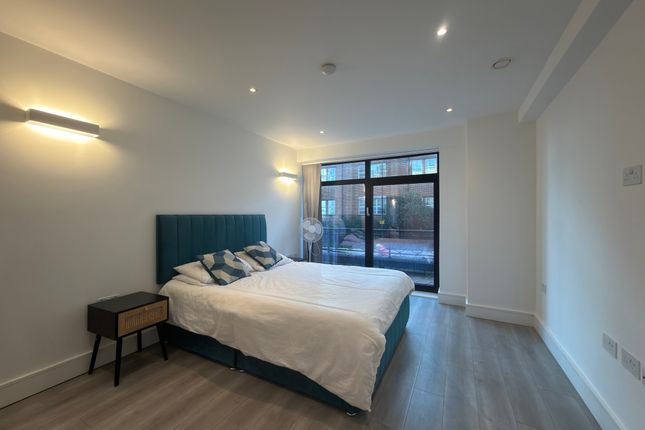 Harlequin Avenue, Brentford photo 3