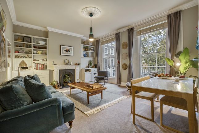 Flat Flat B, 14, Granville Square, London photo 3