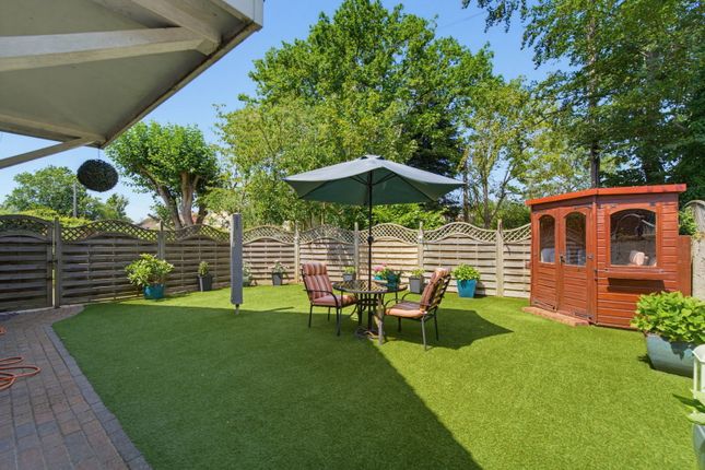 Minstrels, Fairlawns, Addlestone photo 4