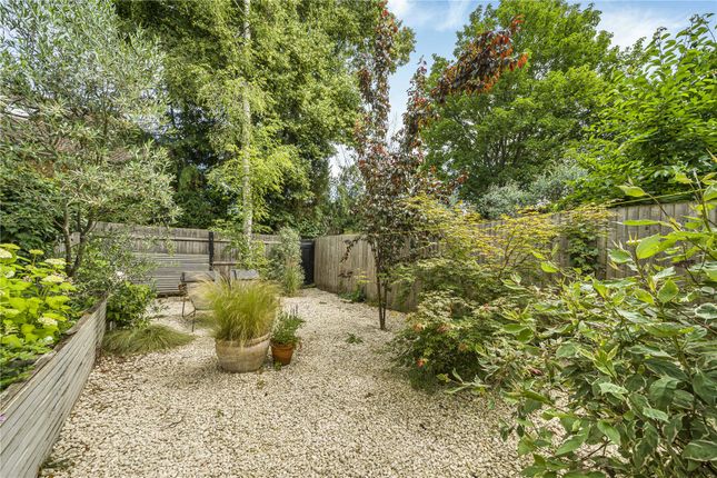 48, Templemere, Surrey photo 4
