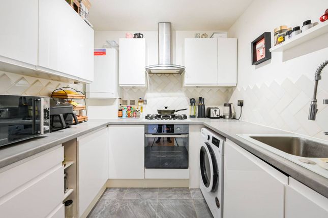 Thumbnail Flat to rent in Hewison Street E3, Bow, London,