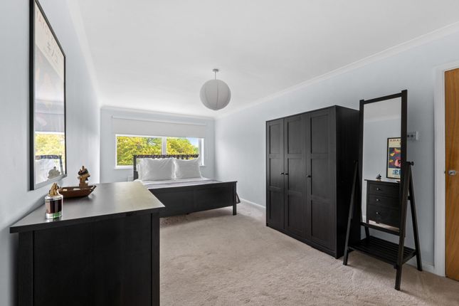 Flat 19, Hurstbourne Priors, South Croydon photo 4
