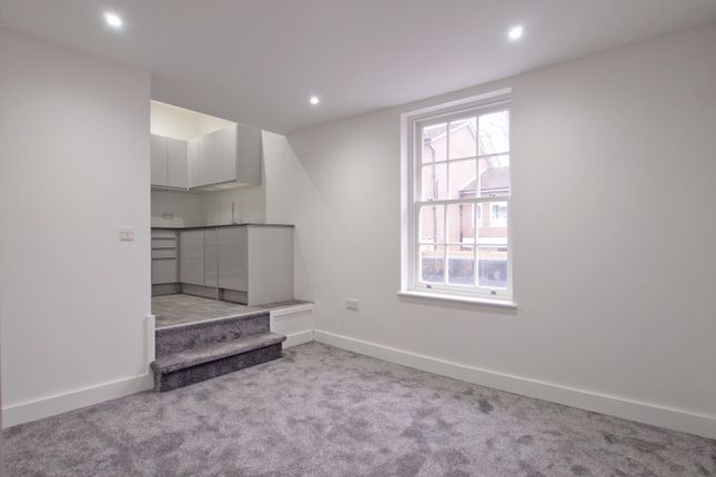 Thumbnail Flat to rent in High Street, Ewell Village, Surrey KT171Rx