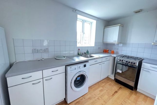 Flat to rent in Haynes Close, London