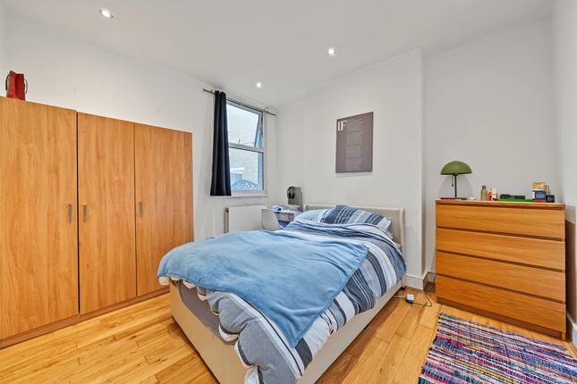 Hazelbourne Road, London photo 3