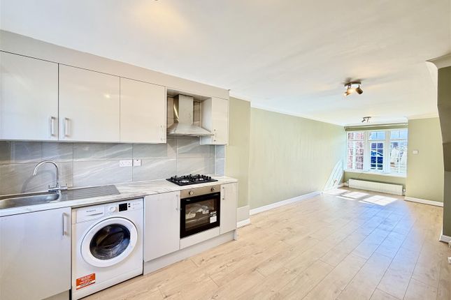 4, Atherley Way, Hounslow photo 2