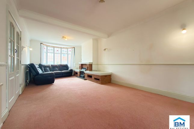 15, Barbara Avenue, Leicester photo 3