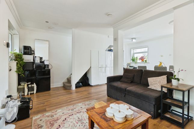 26, Bastion Road, London photo 4