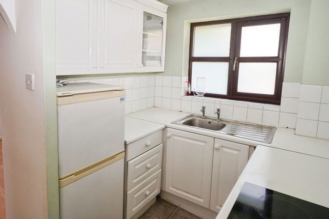 Flat 6, Emerald House, Rainham photo 5