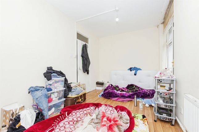 Flat for sale in Chester Close, Leicester