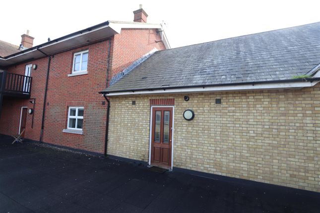 Thumbnail Flat to rent in West Street, Rochford